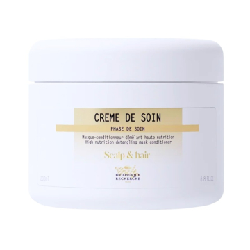 Crème de Soin offers optimum performance, combining the nourishing, repairing action of a mask with the detangling action of a conditioner. This comprehensive treatment coats the hair fiber to strengthen hair, smooth cuticles and reseal ends. The hair tex